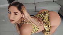 Jovencita Culona Abella Danger montando una enorme polla hasta el orgasmo